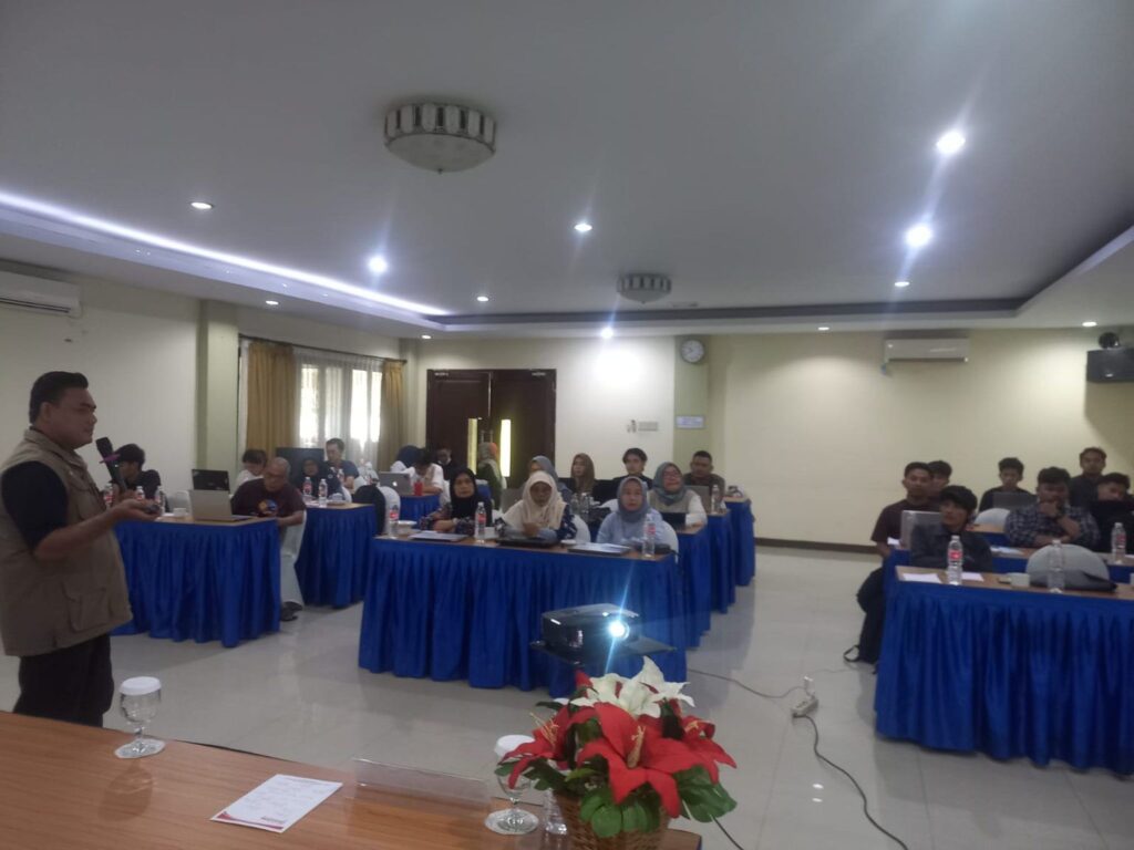 Meningkatkan daya saing UMKM Bogor melalui pelatihan branding dan digital marketing.